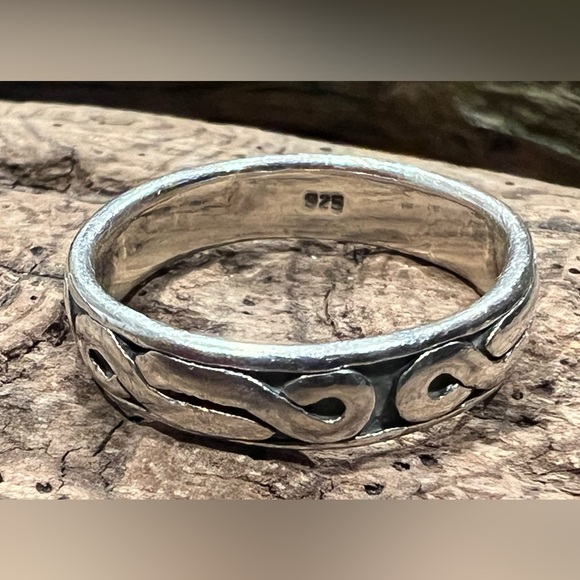 925 Sterling Silver Infinity Band Oxidized Stackable Celtic 7.5 - Picture 1 of 7